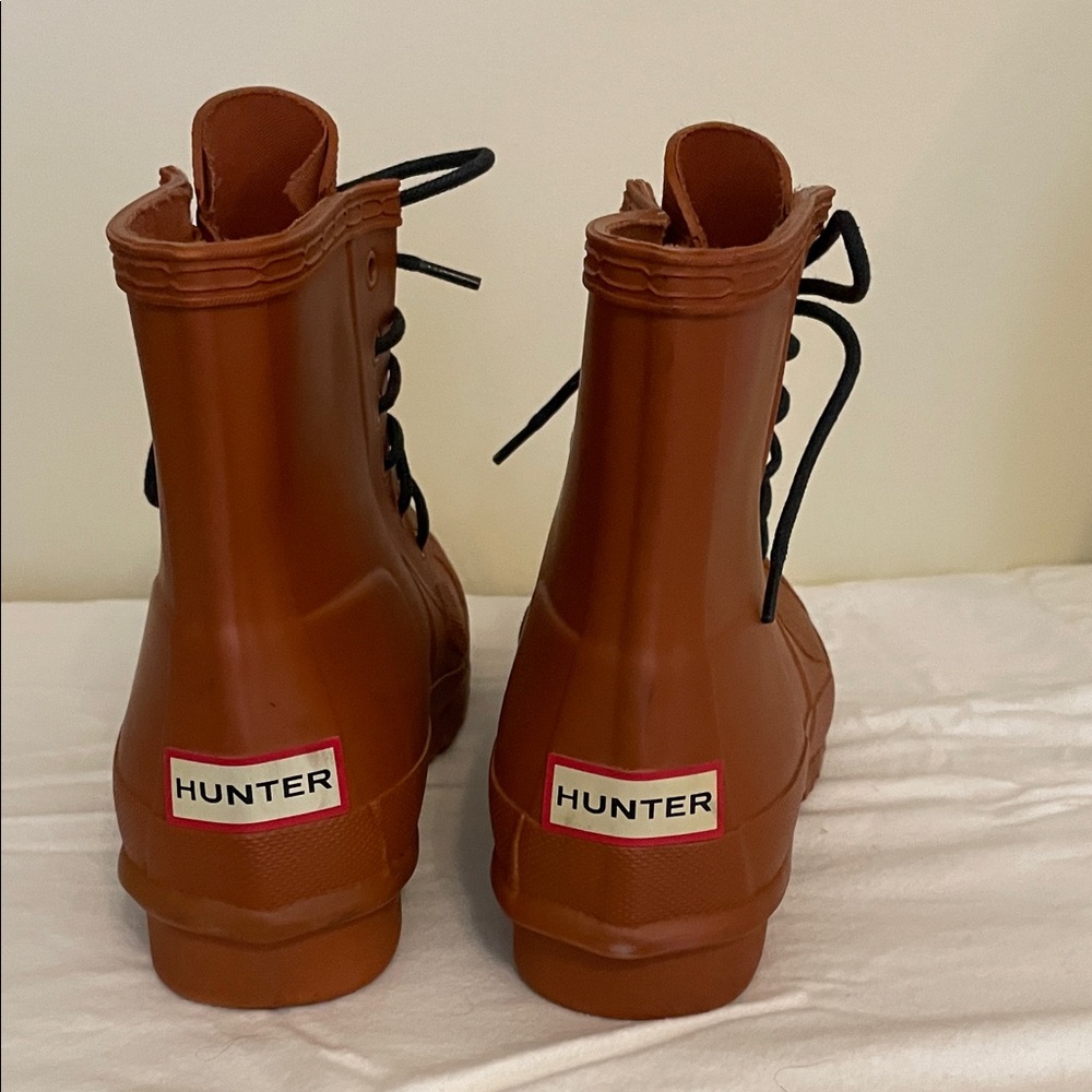 Hunter Chestnut Lace-Up Boots